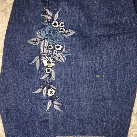 ✨3/20✨ Floral embroidered denim bermuda shorts - Picture 3 of 6